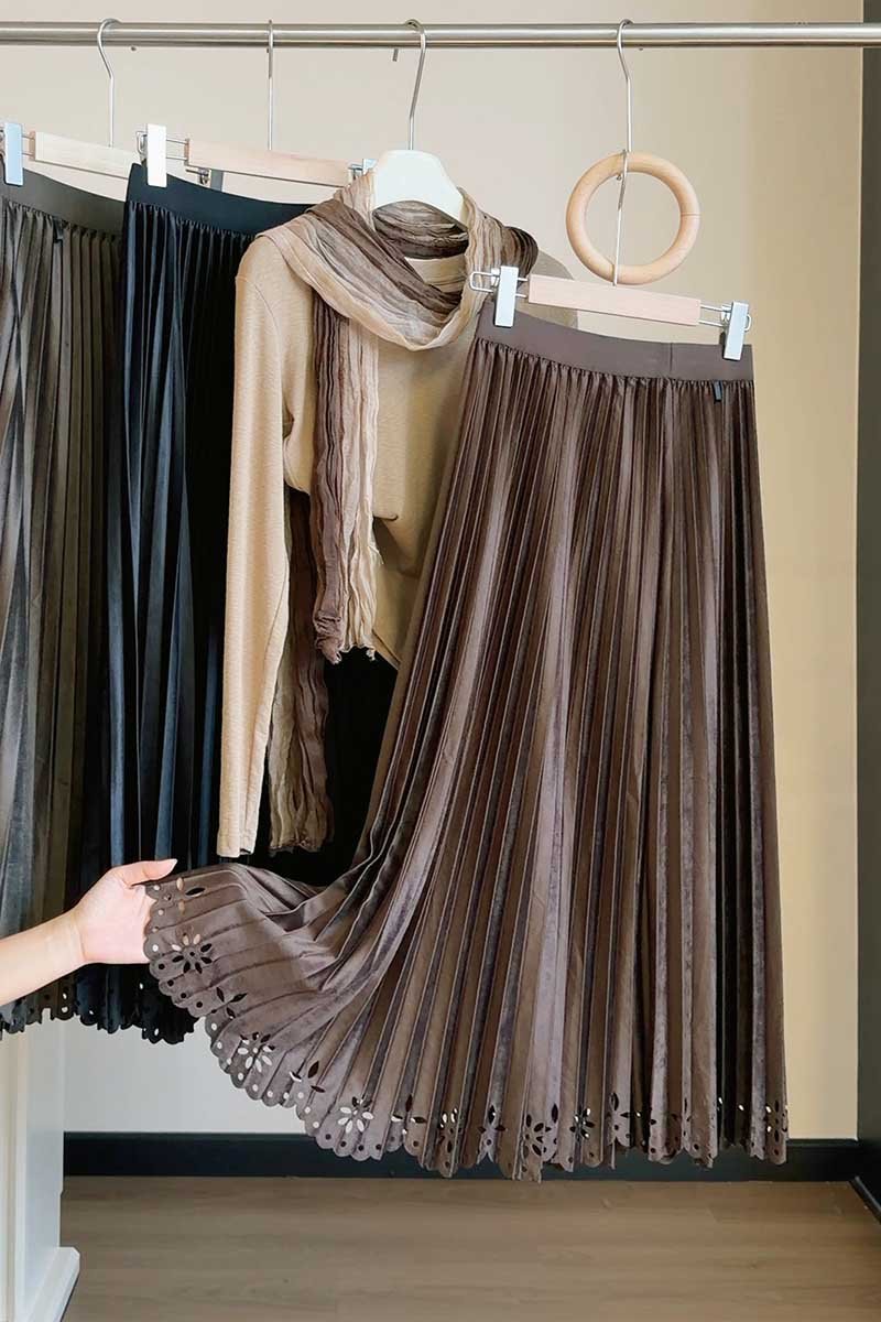 Scallop Hollow Pleated Midi Skirt